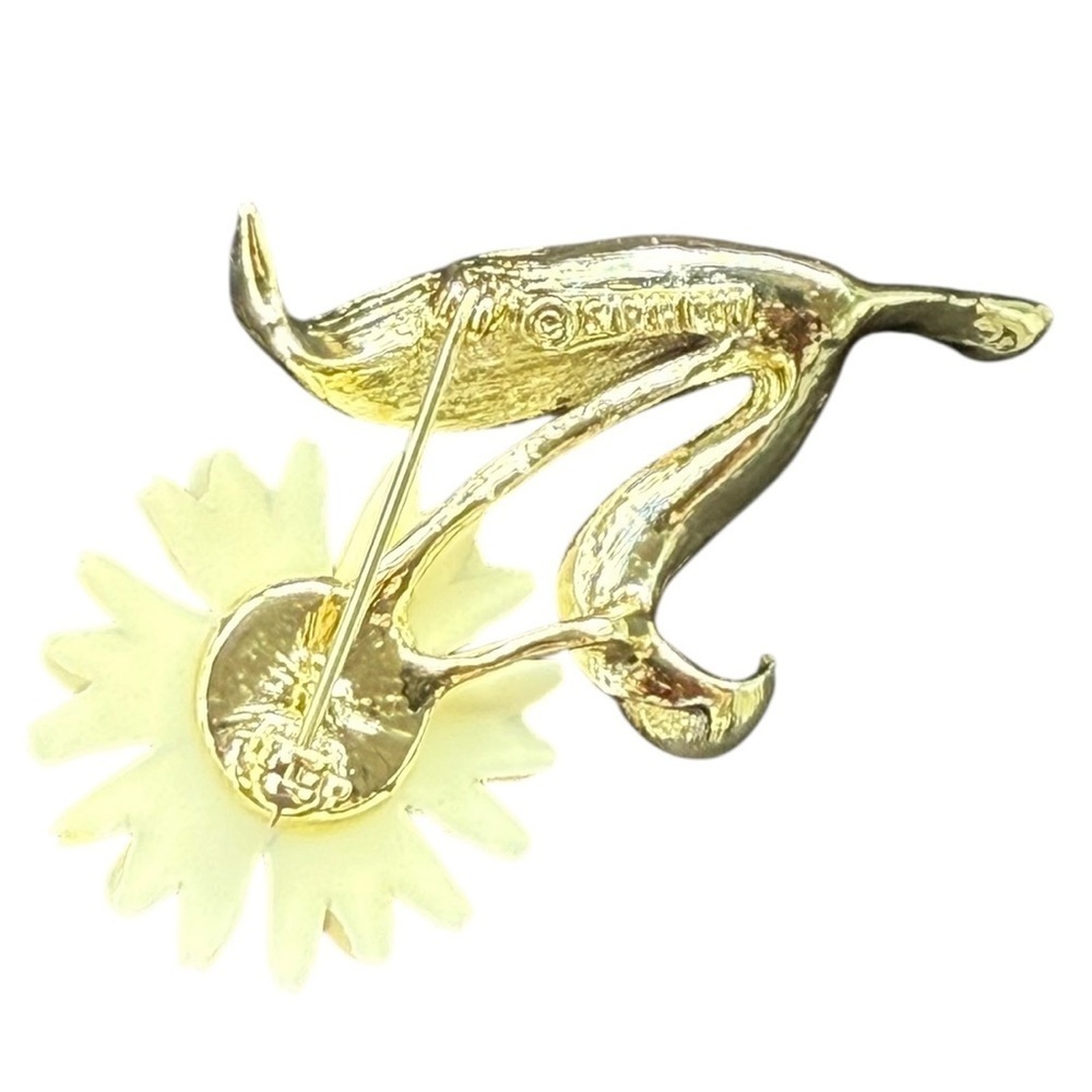 Vintage Sarah Coventry Daisy Brooch Pin Signed Gold Tone Flower Light N Bright - Picture 4 of 7